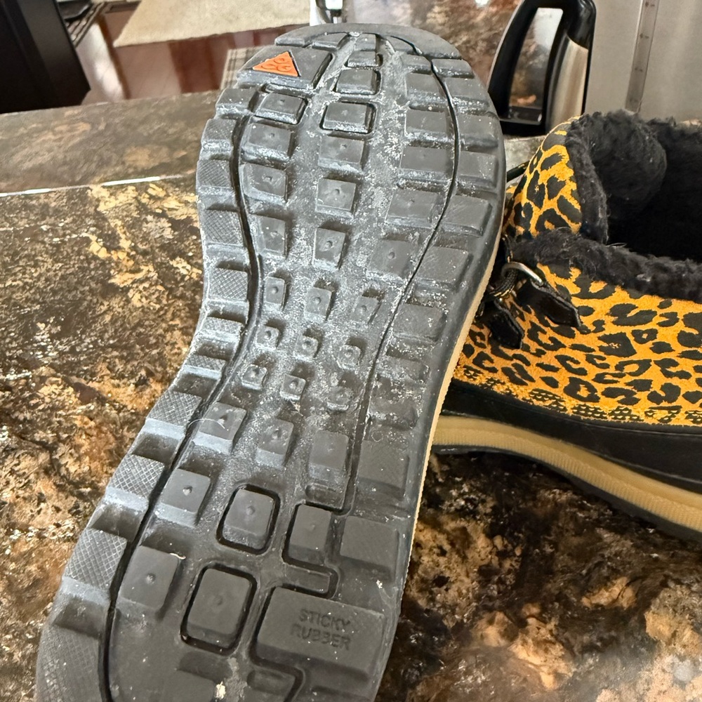Nike ACG Boots - Picture 3 of 5